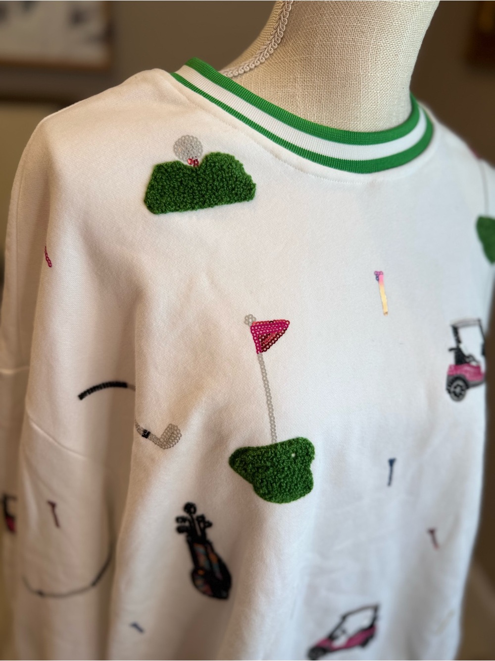 QUEEN OF SPARKLES White Scattered Sequin Golf Icon Sweatshirt - Picture 4 of 9